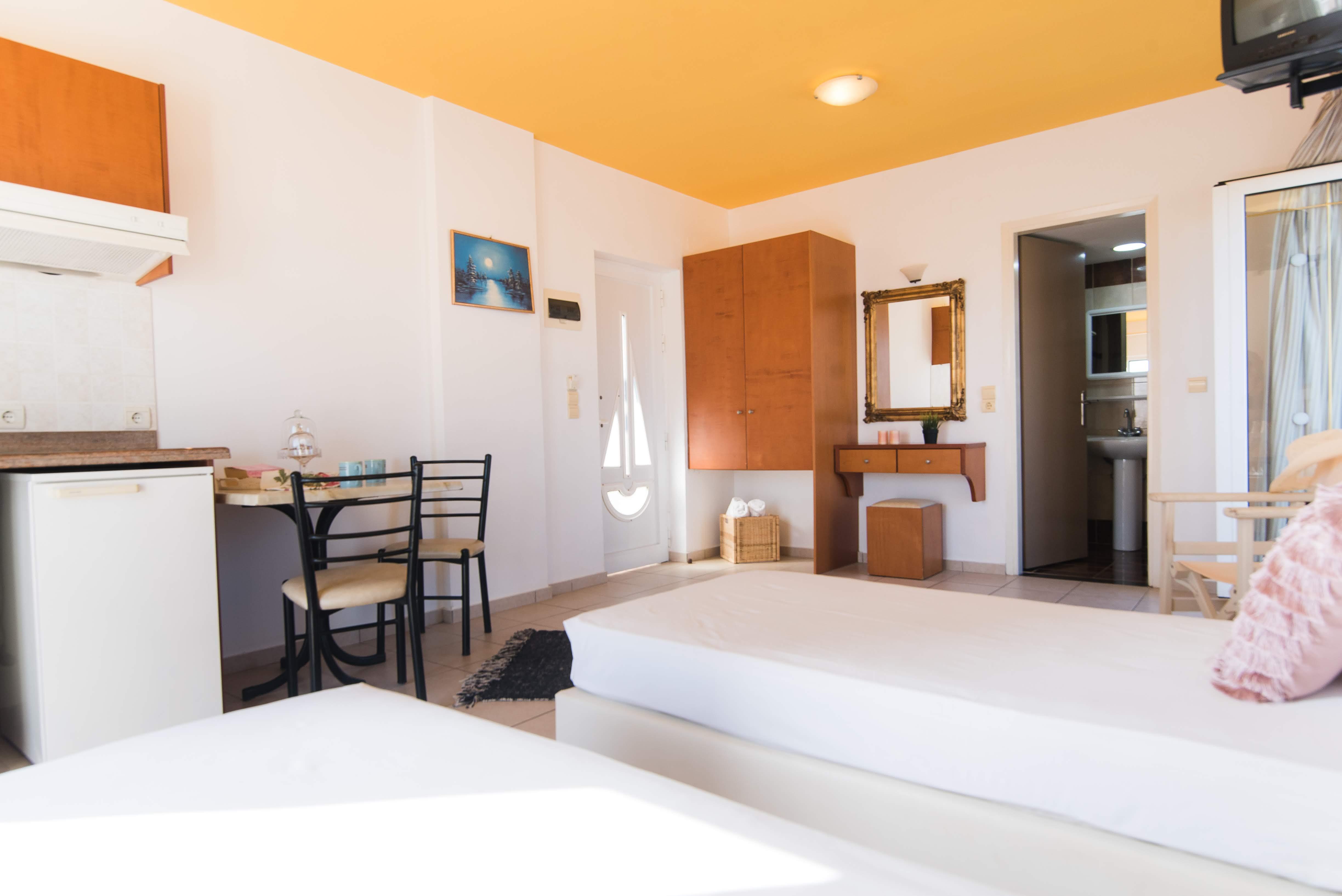 Yiannis Manos Hotel Resort Малиа Экстерьер фото