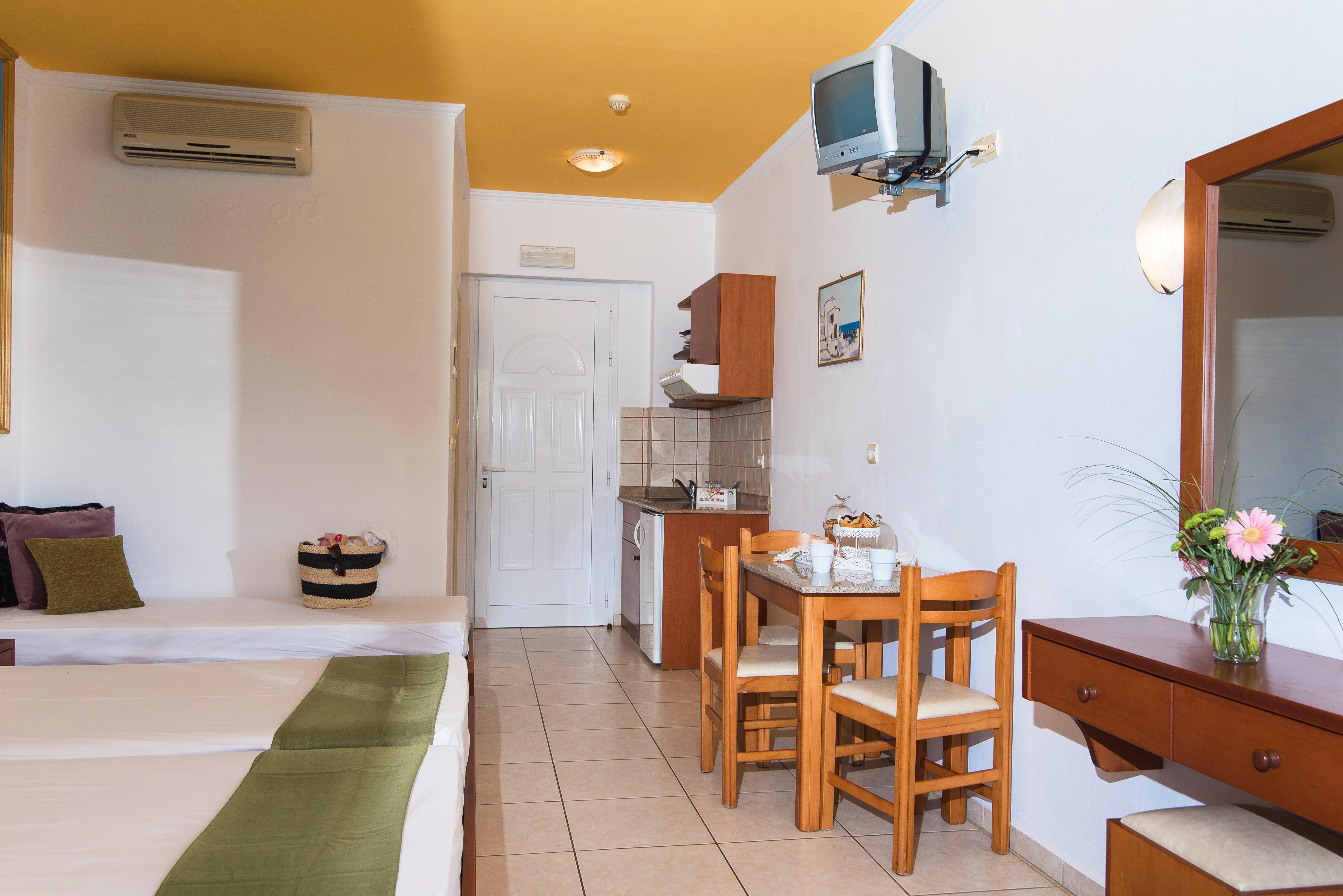 Yiannis Manos Hotel Resort Малиа Экстерьер фото