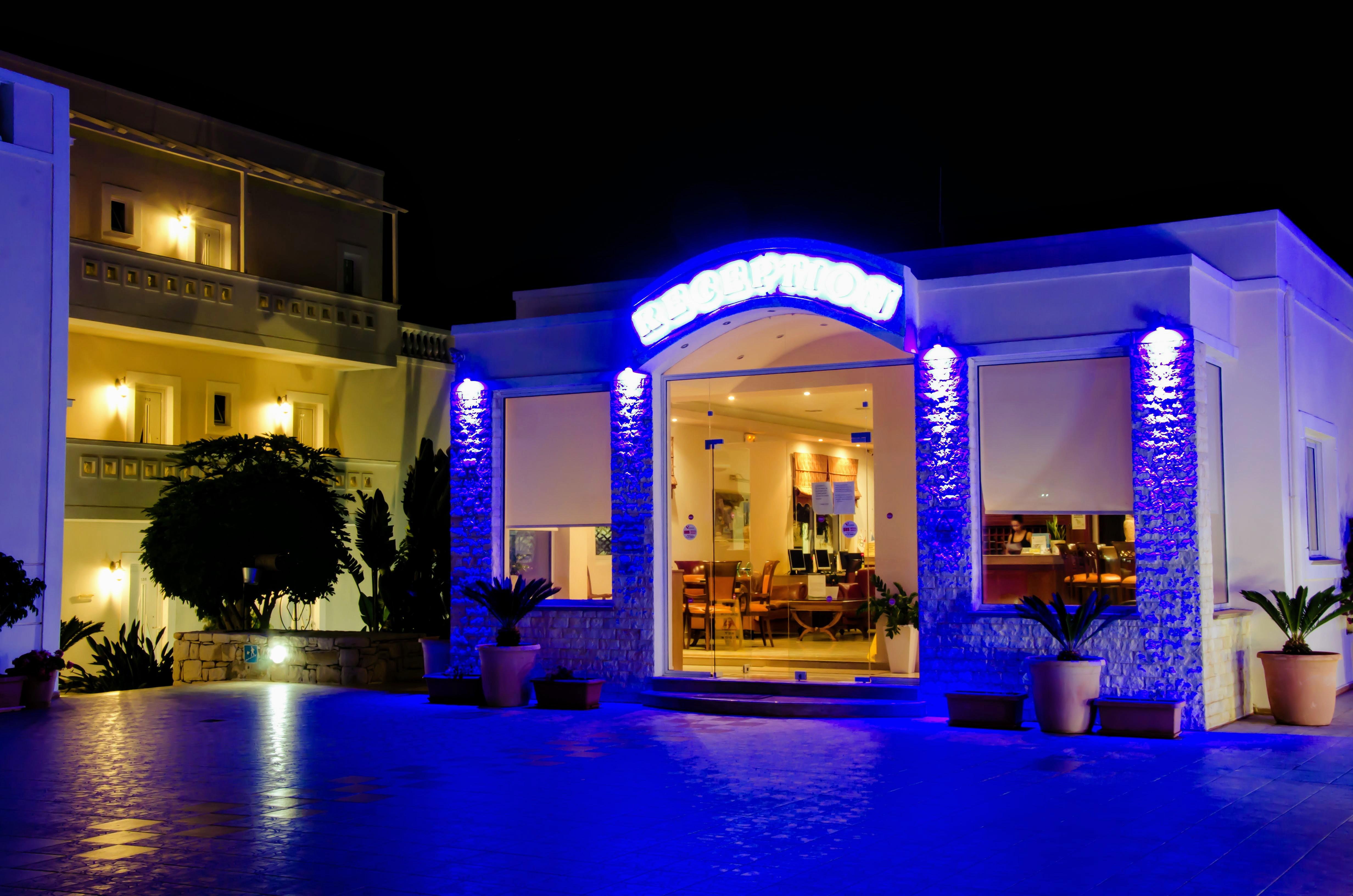 Yiannis Manos Hotel Resort Малиа Экстерьер фото