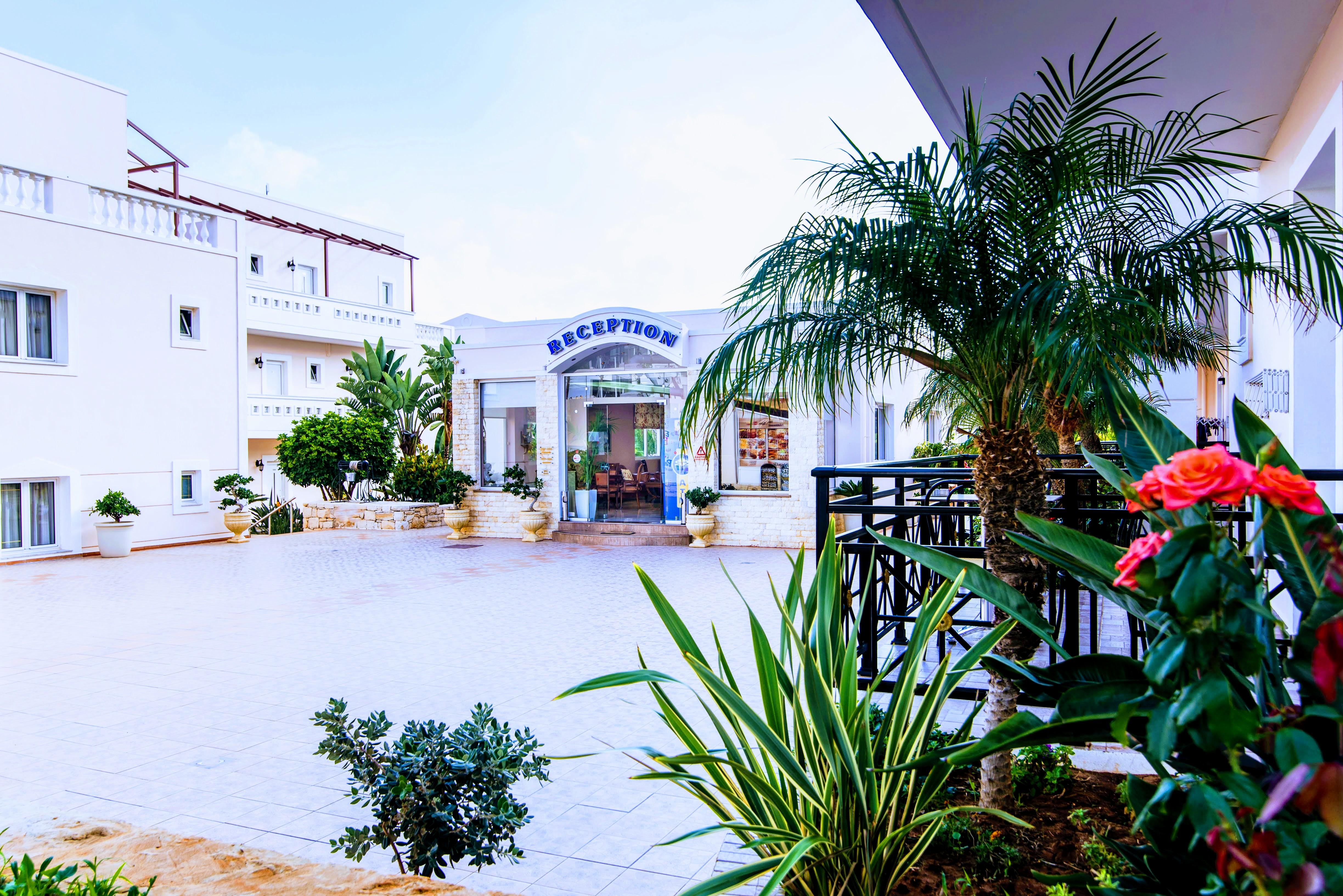 Yiannis Manos Hotel Resort Малиа Экстерьер фото