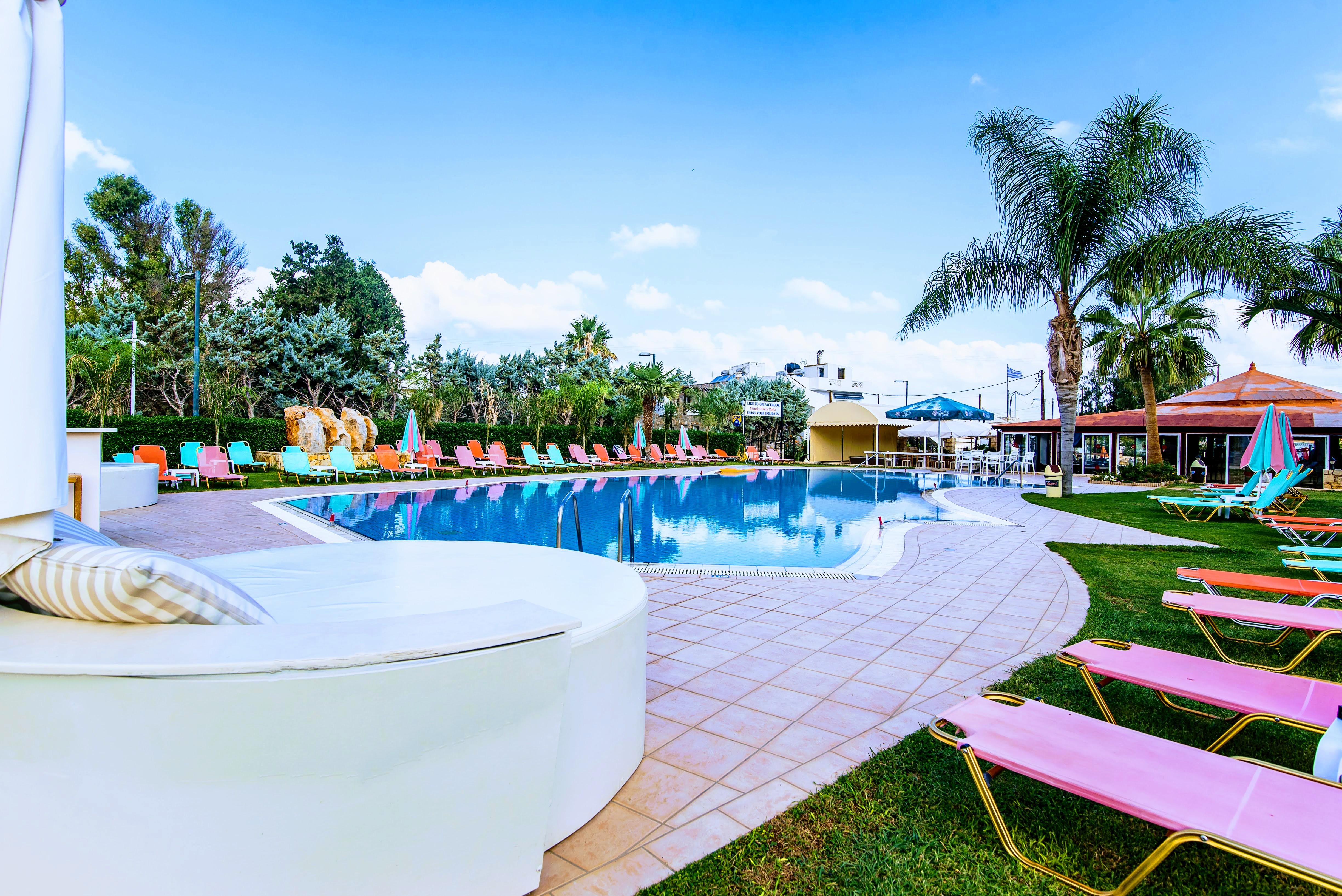 Yiannis Manos Hotel Resort Малиа Экстерьер фото