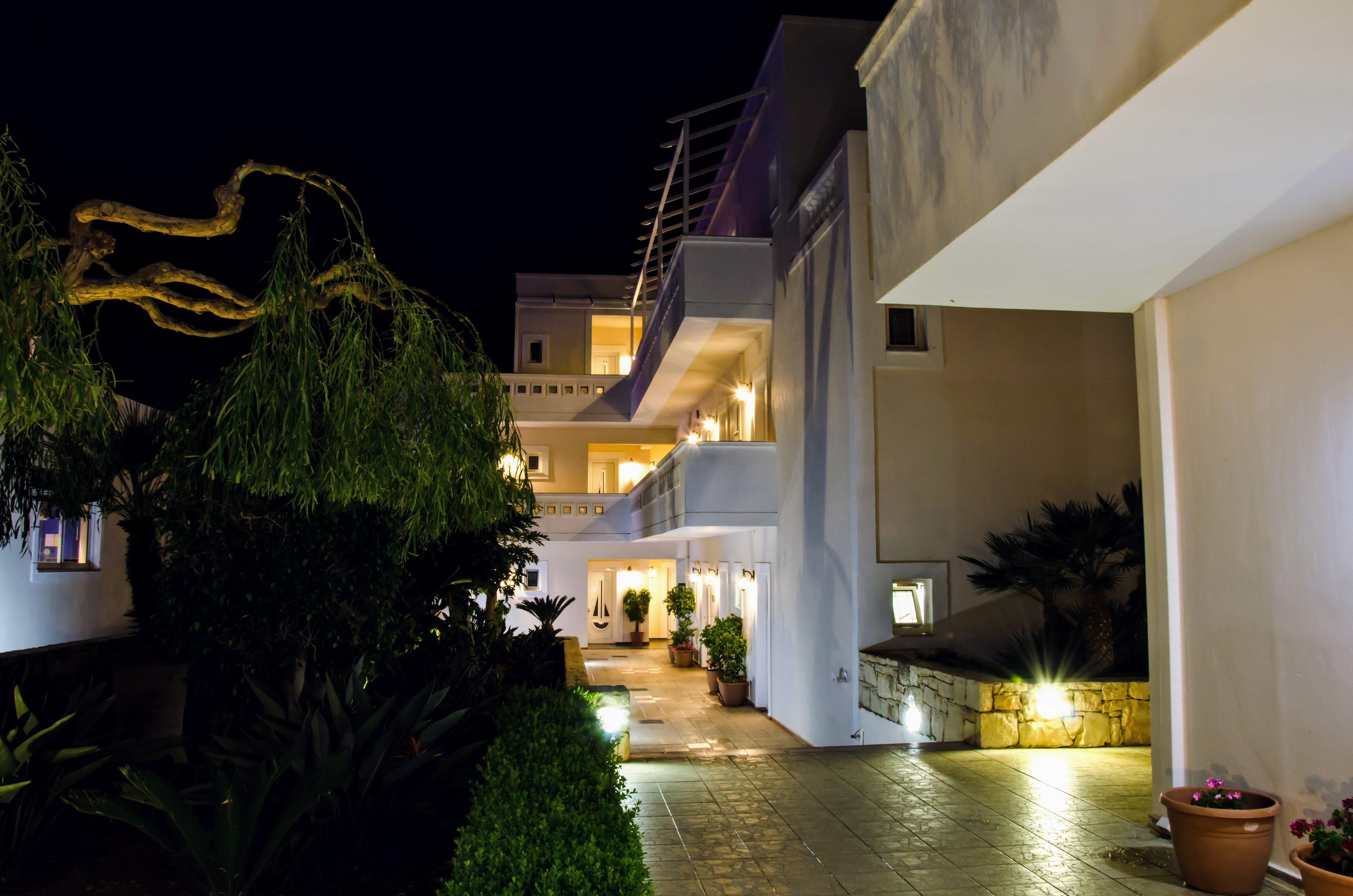 Yiannis Manos Hotel Resort Малиа Экстерьер фото